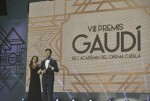 VIII Premis Gaudí 7.	Susana Barranco i Miky Esparbé lliuren el Premi a la millor pel·lícula documental a Game Over